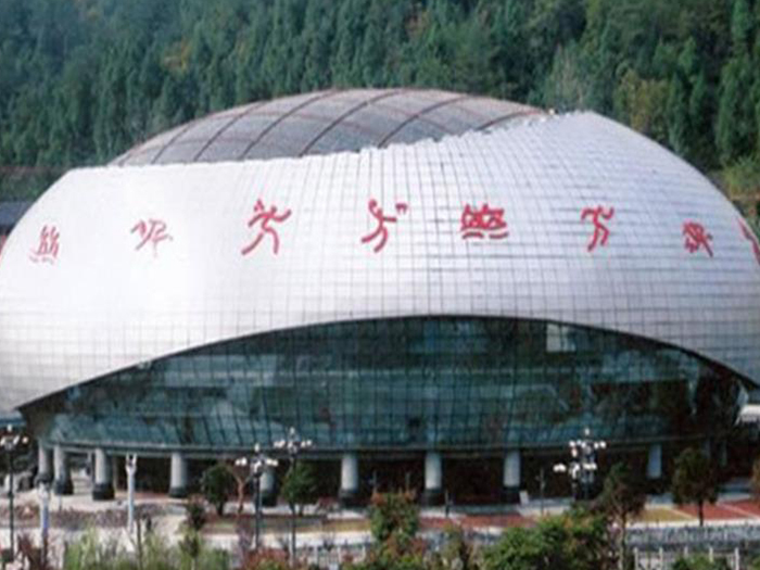 杨浦体育中心球形网架加工安装
